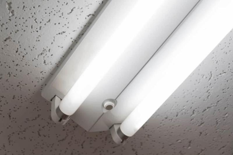 بررسی مدل‌های مختلف لامپ مهتابی LED در بازار