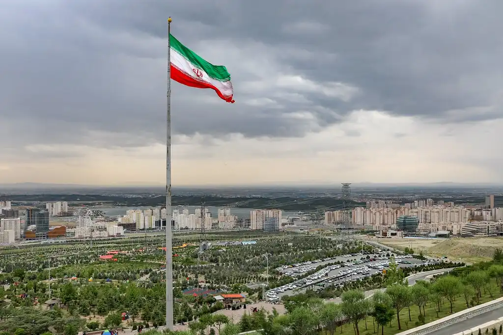 جنس و متریال بدنه برج پرچم